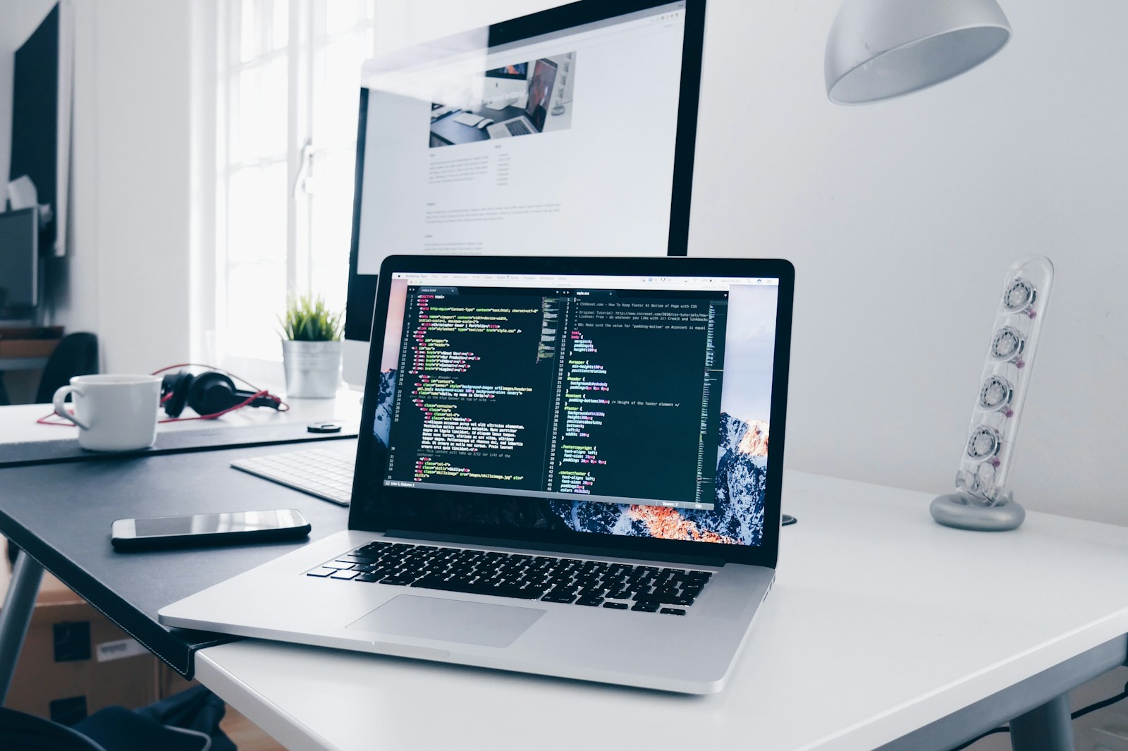 Ruang Kerja Modern dan Sistem Mandiri